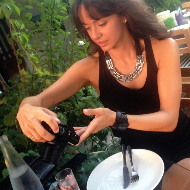 FOTOĞRAF: Ayşe Özyılmazel - Ben, Bağarası'nda blog için çekim yaparken 