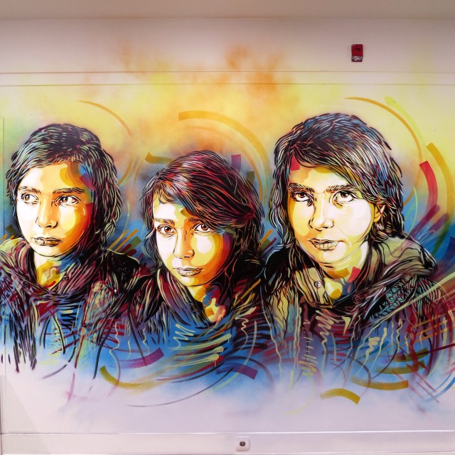 C215 (FRANSA) - Sanatçı Türkiye'ye kızıyla gelmiş ve duvara onun resmini çizmiş...